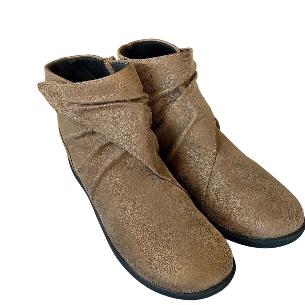 Clark's Cloudsteppers Sillian Tana Ankle Boots Ruched Size 8 Comfort Booties